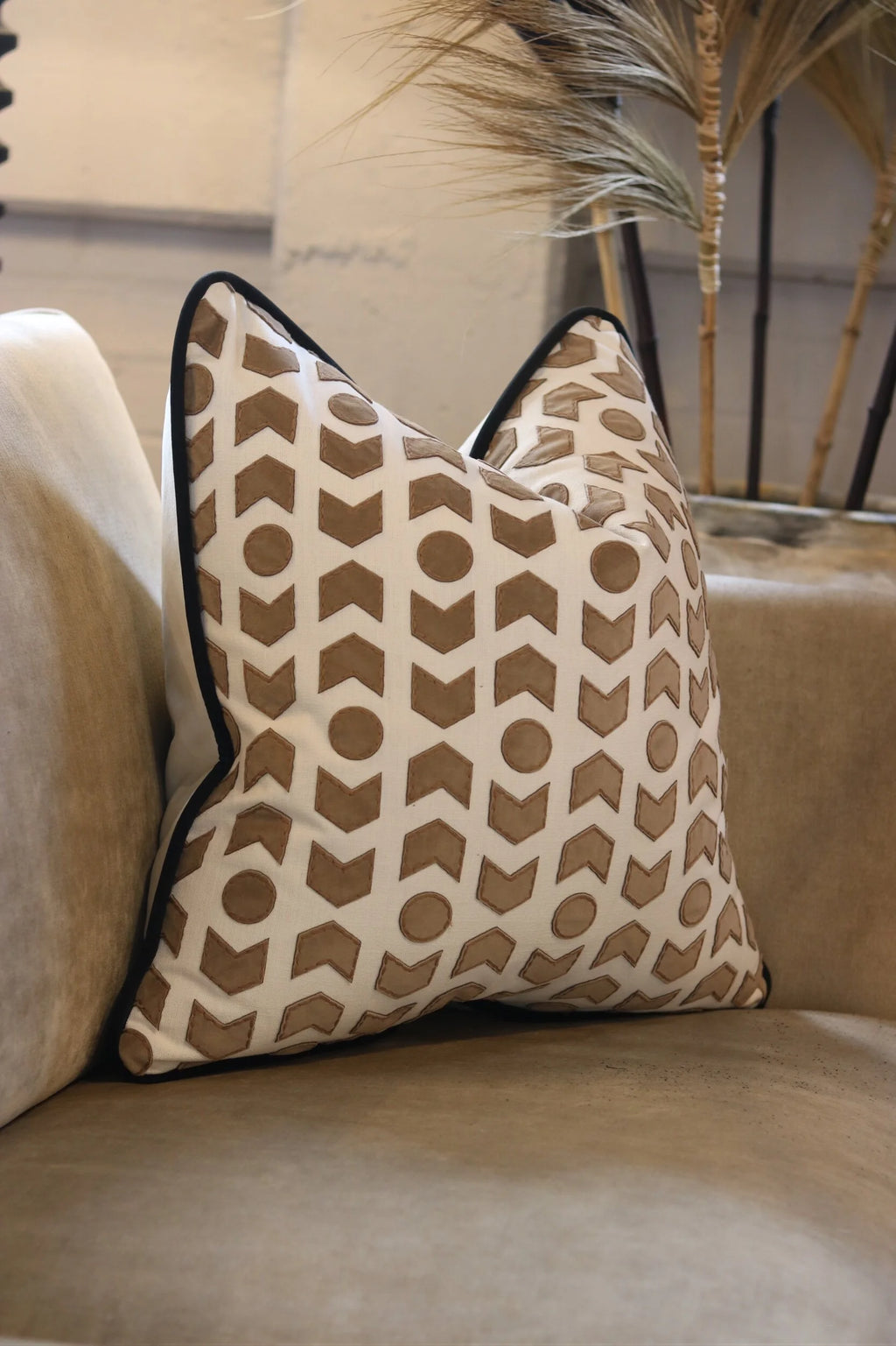 Arrowhead Tobacco Cushion
