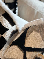 Hymne Noir Cushion