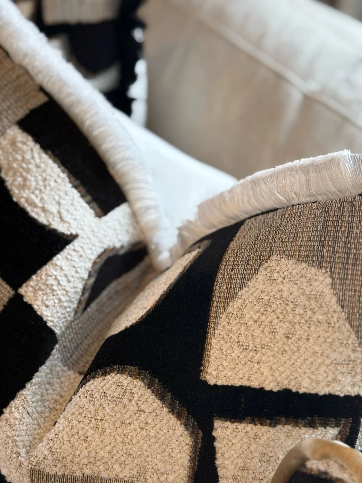 Hymne Noir Cushion