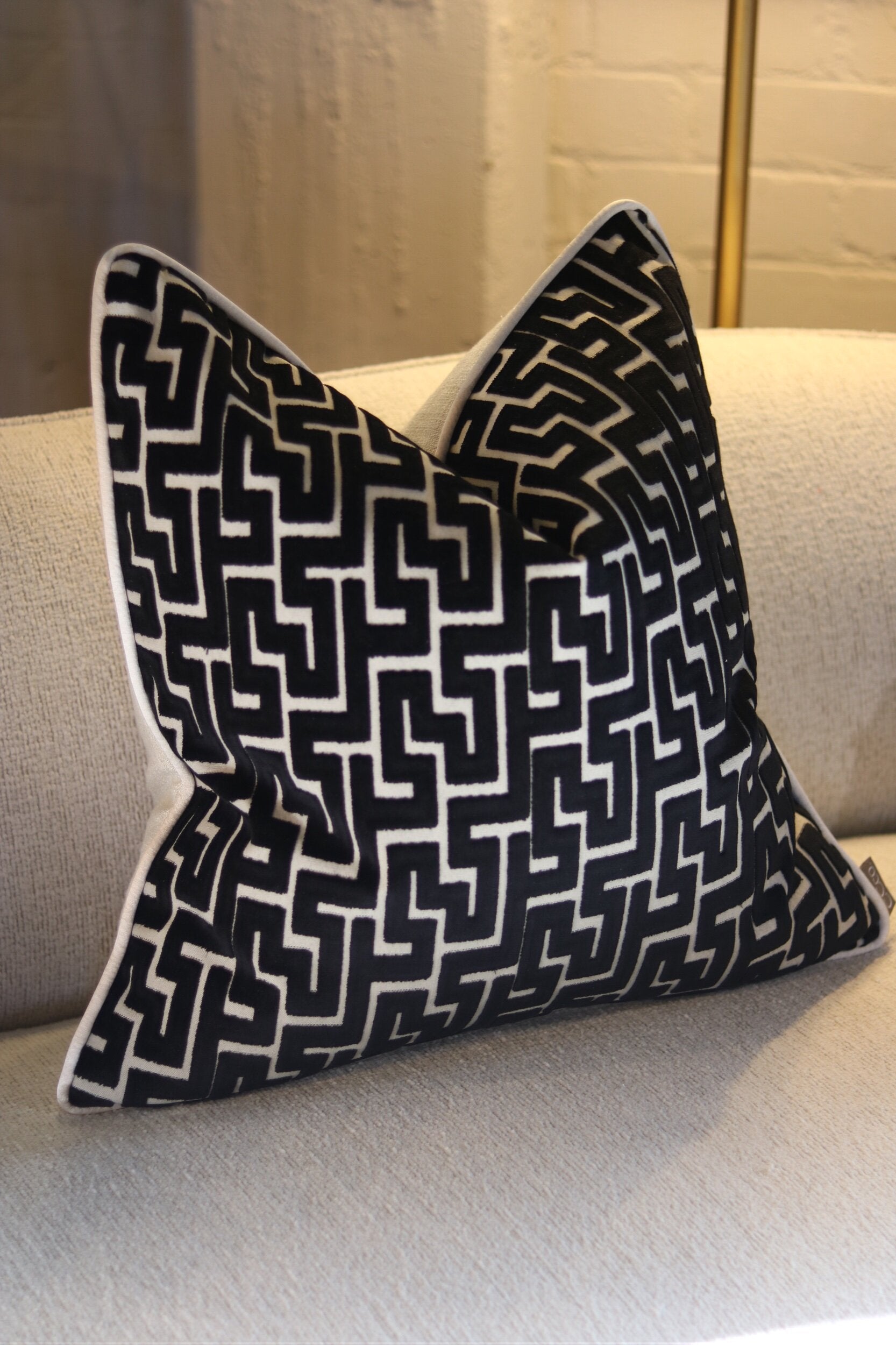 Biscaya Noir Cushion