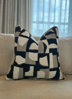 Hymne Noir Cushion