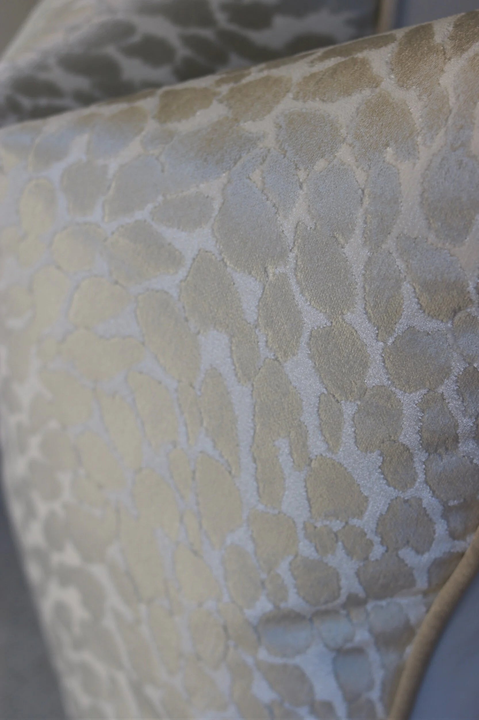 Lyric Pebble Cushion
