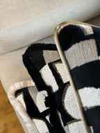 Hymne Noir Cushion