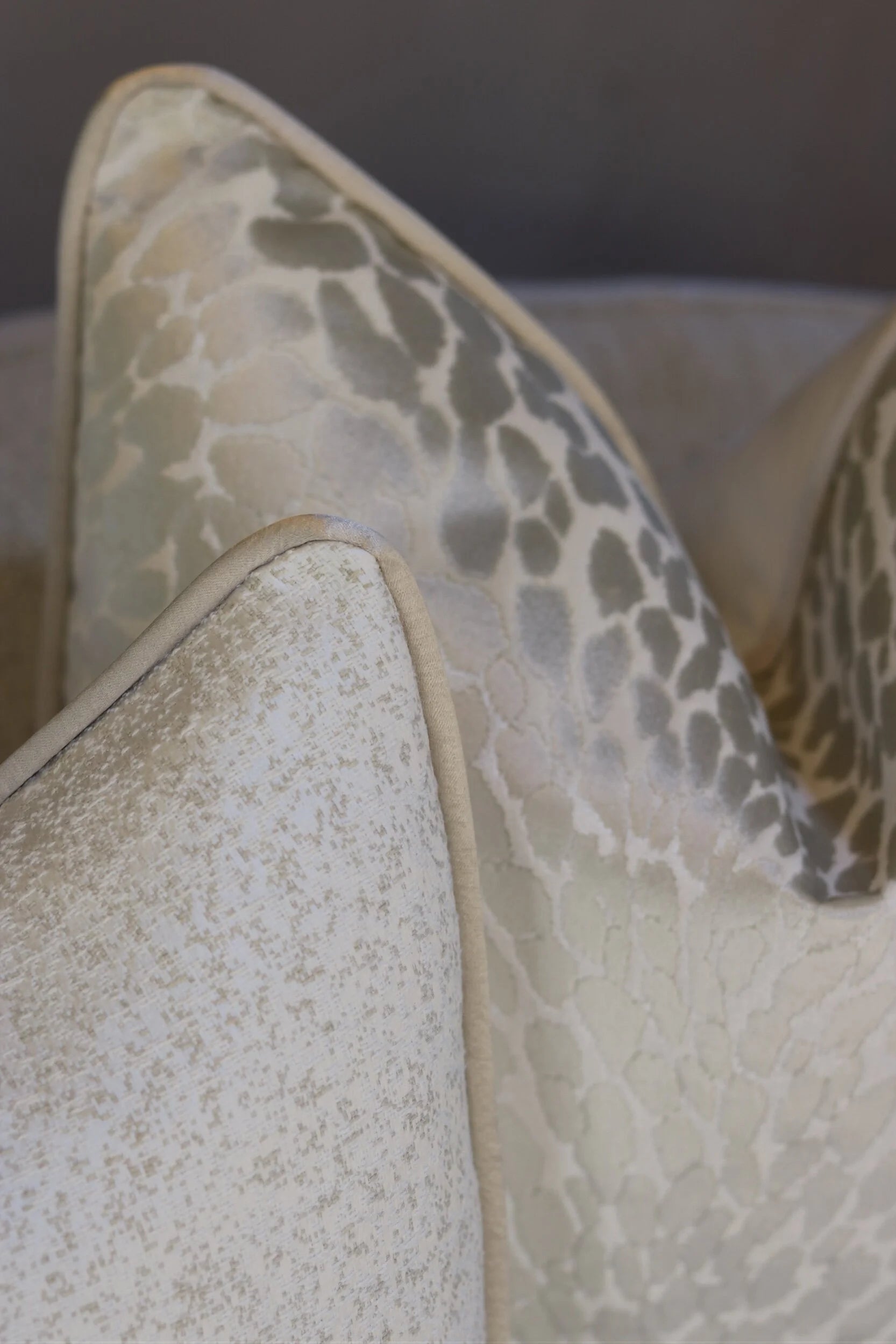 Lyric Pebble Cushion