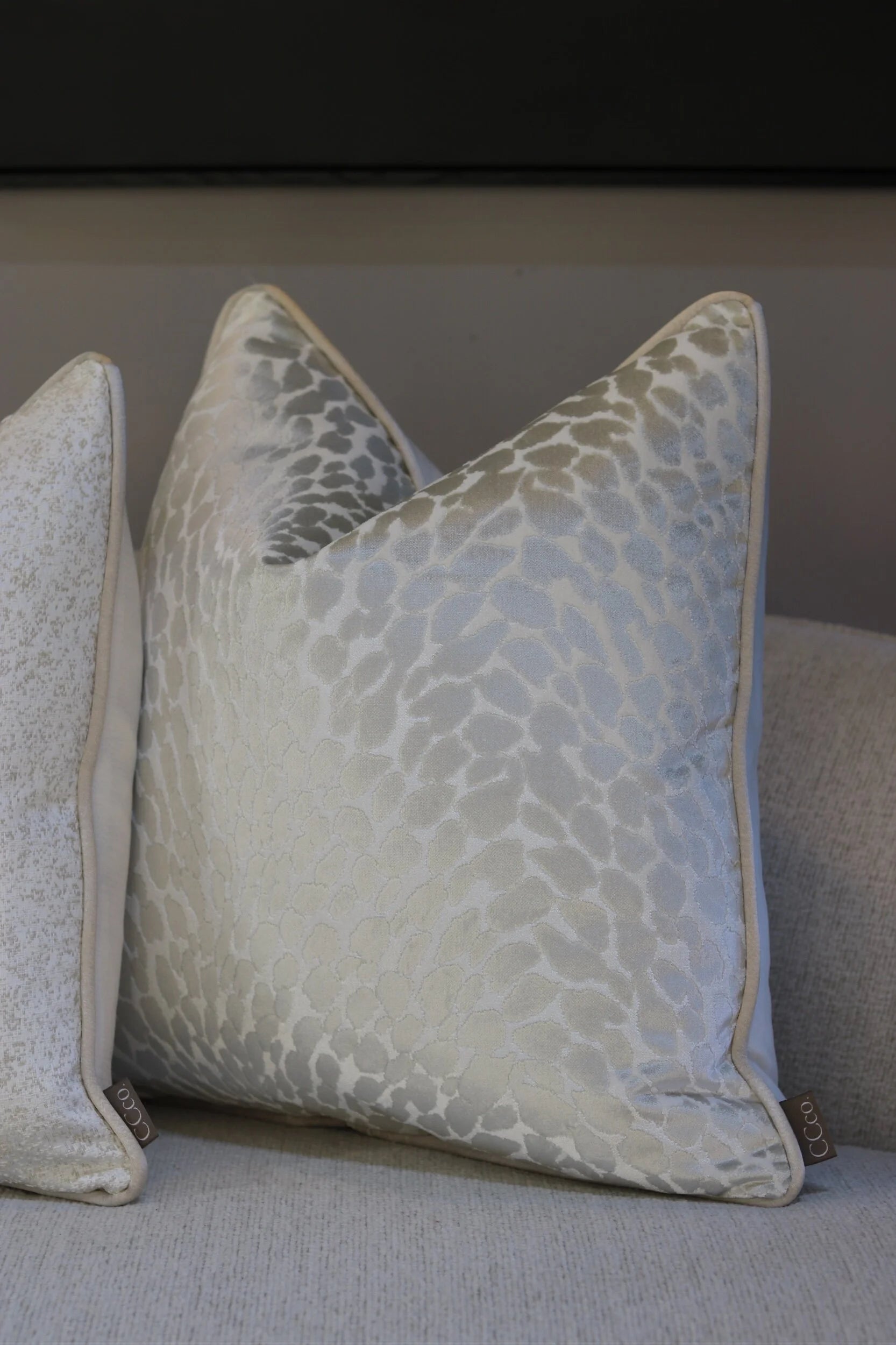 Lyric Pebble Cushion