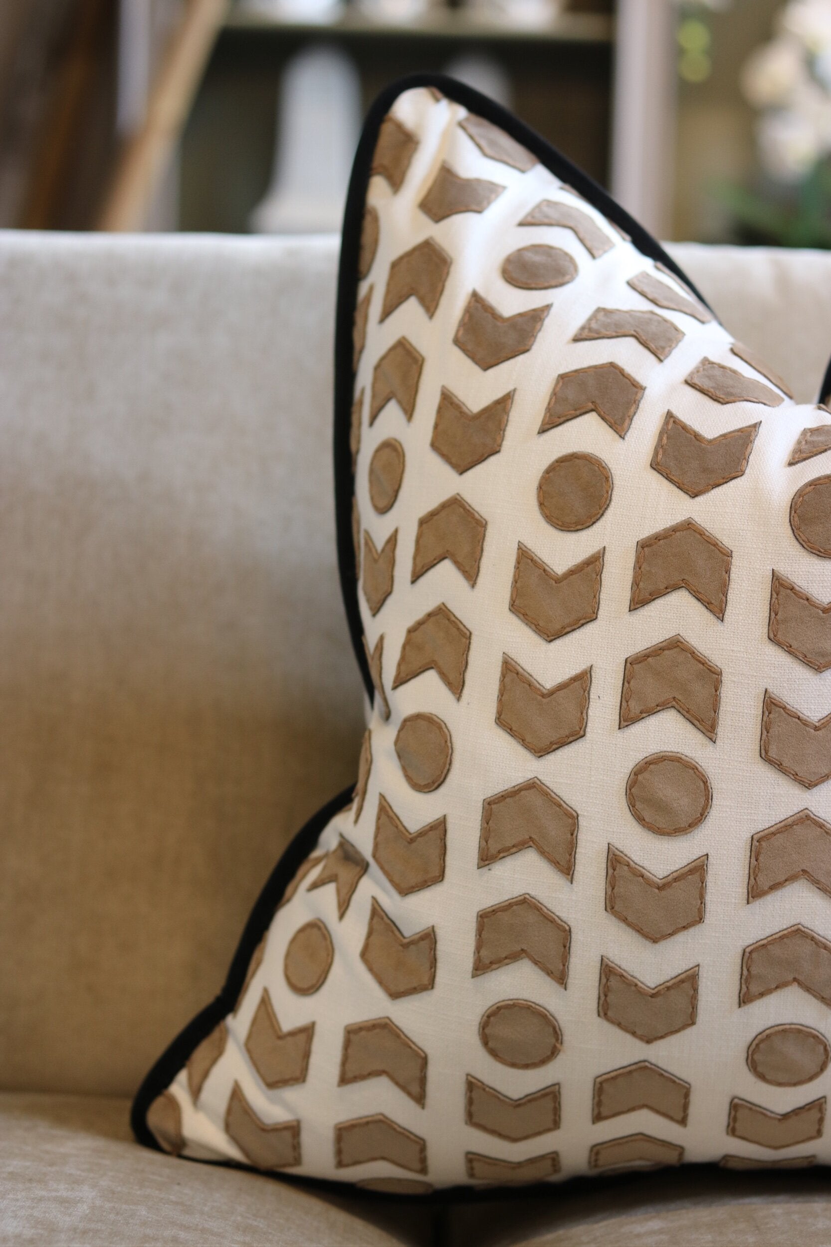 Arrowhead Tobacco Cushion