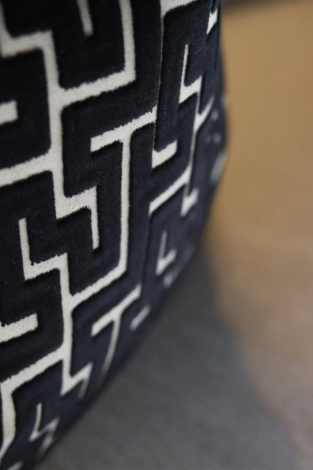 Biscaya Noir Cushion