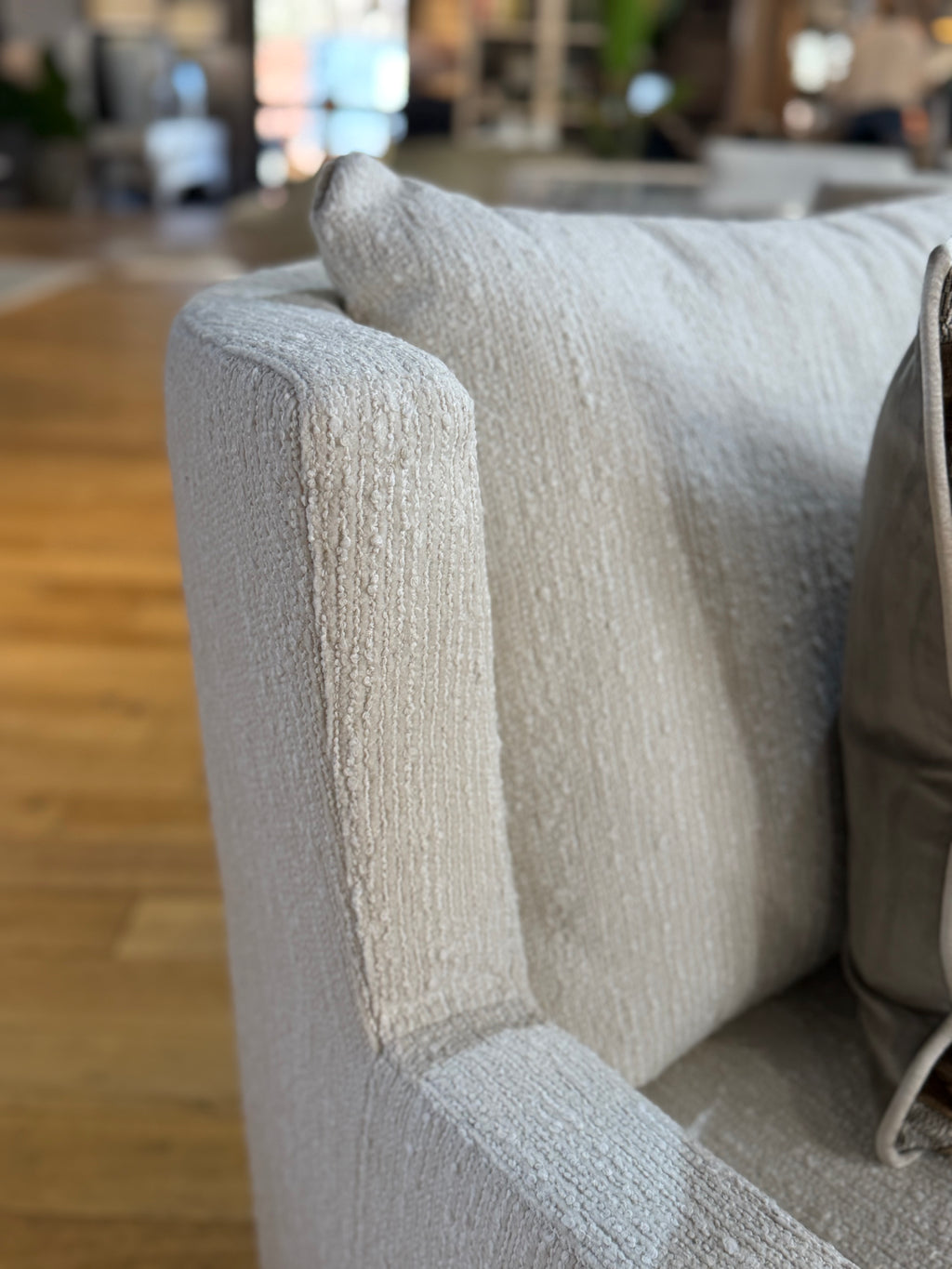 Dina Armchair