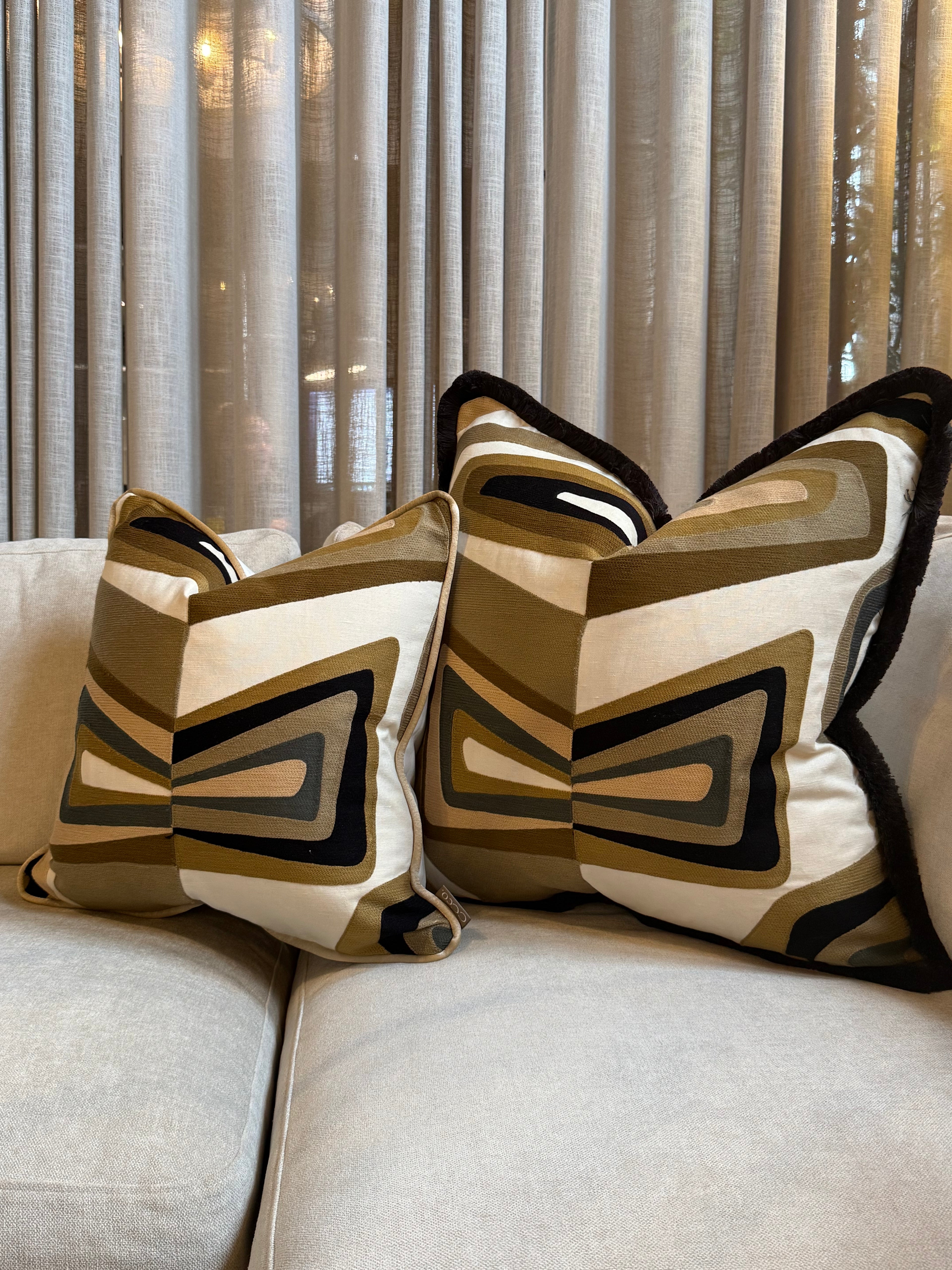 West Dream Praline Noir Cushion