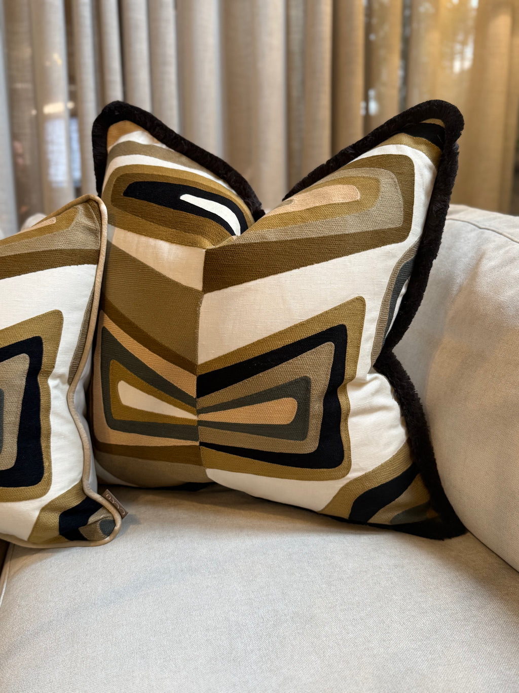 West Dream Praline Noir Cushion