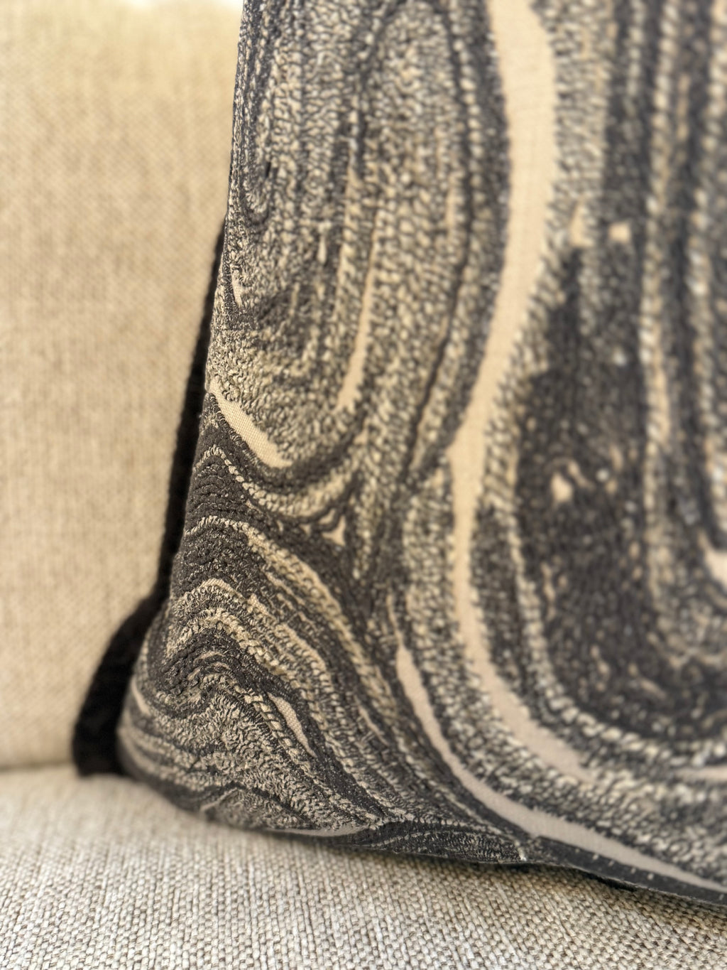 Ondeto Anthracite Cushion