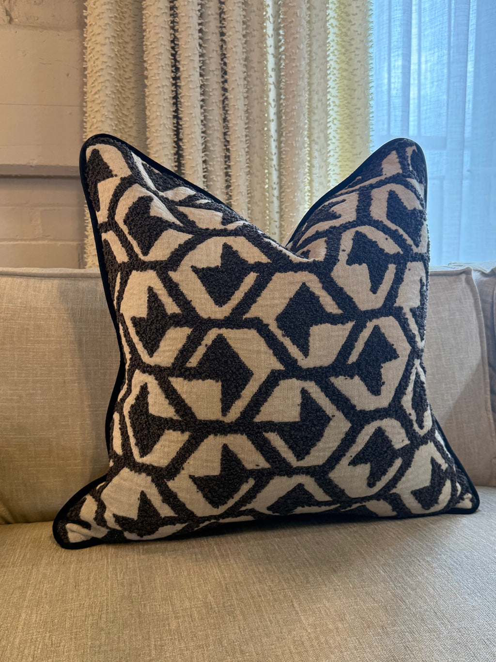 Hex Carbon Cushion