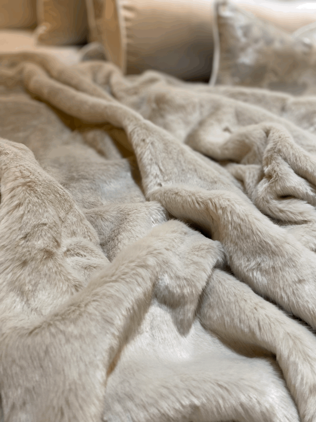 The Pearl Bed Cushion Set